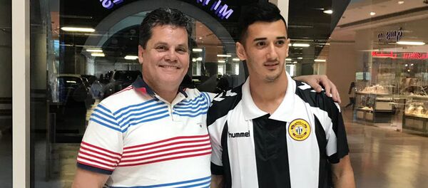 Сардор Рашидов в форме португальского Насьонал Сардор Рашидов в форме португальского Насьонал - Sputnik Узбекистан