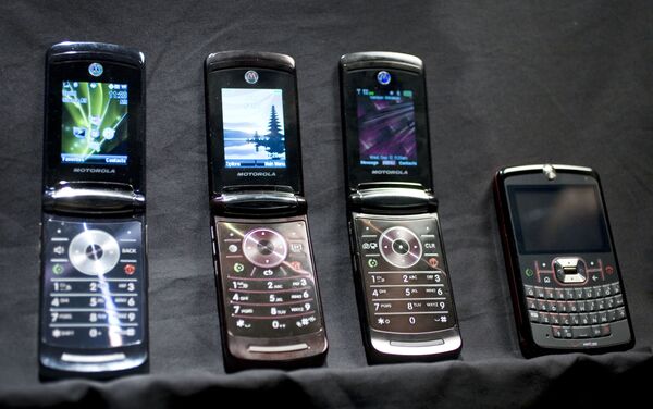 Дороже, чем iPhone: Motorola Razr V3 возвращается - Sputnik Узбекистан