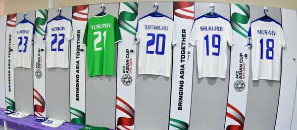 Раздевалка сборной Узбекистана по футболу перед матчем с Японией на кубке Азии - Sputnik Узбекистан