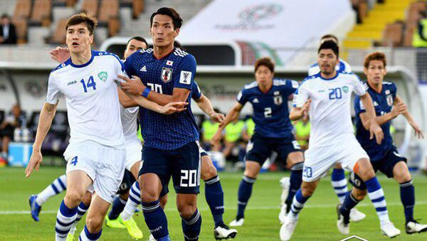 Игроки сборной Узбекистана во время матча со сборной Японии на кубке Азии - Sputnik Узбекистан