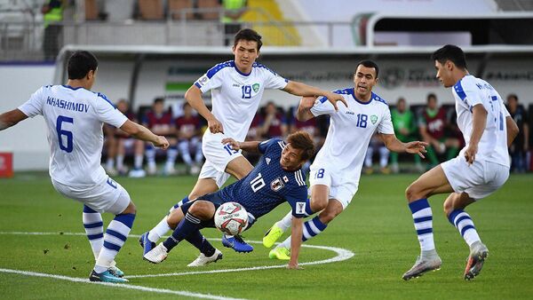 Матч между сборными Узбекистана и Японии по футболу на Кубке Азии - Sputnik Узбекистан