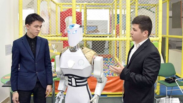 Робот-паук, 3D принтер и другие изобретения ташкентских школьников - Sputnik Узбекистан