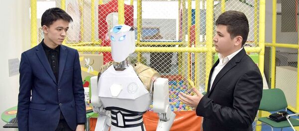 Робот-паук, 3D принтер и другие изобретения ташкентских школьников Робот-паук, 3D принтер и другие изобретения ташкентских школьников - Sputnik Узбекистан