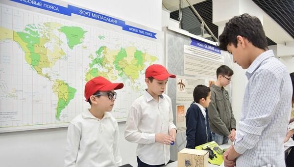 Робот-паук, 3D принтер и другие изобретения ташкентских школьников - Sputnik Ўзбекистон