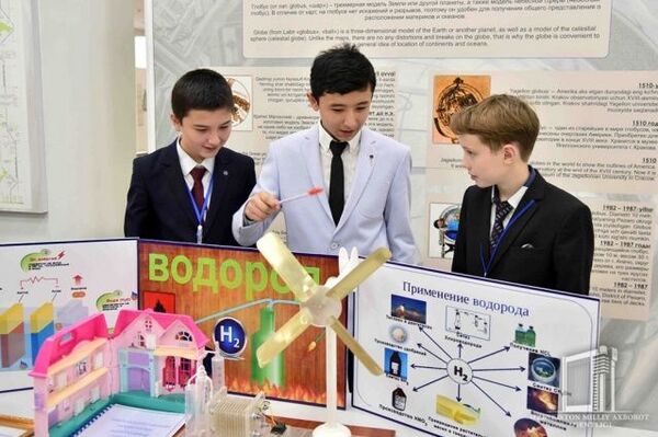 Робот-паук, 3D-принтер и другие изобретения ташкентских школьников - Sputnik Узбекистан