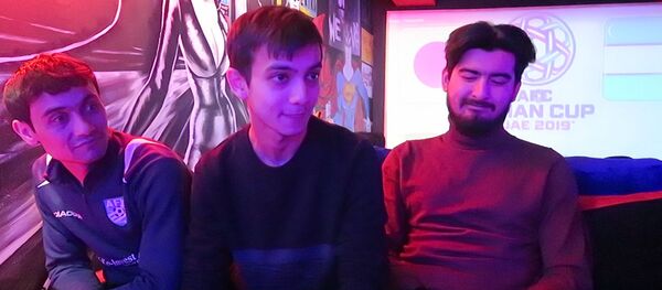 Болельщики сборной Узбекистана по футболу после игры с Японией - Sputnik Узбекистан