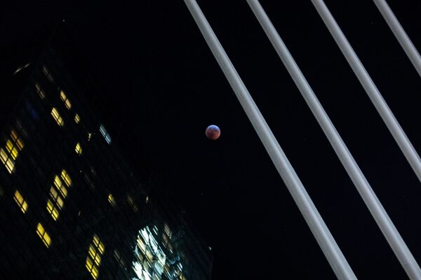 Полное лунное затмение в Нью-Йорке  - Sputnik Узбекистан