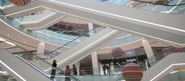 Эскалаторы в торговом центре, архивное фото Эскалаторы в торговом центре, архивное фото - Sputnik Узбекистан