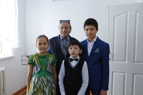 Шерали Жўраев ва Ортиқ Отажонов Мўйноқда концерт беришди Шерали Жўраев ва Ортиқ Отажонов Мўйноқда концерт беришди - Sputnik Ўзбекистон