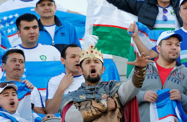 Узбекские болельщики во время матча Узбекистан - Австралия - Sputnik Узбекистан