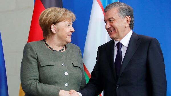 Prezident Uzbekistana Shavkat Mirziyoyev i Kansler FRG Angela Merkel - Sputnik O‘zbekiston