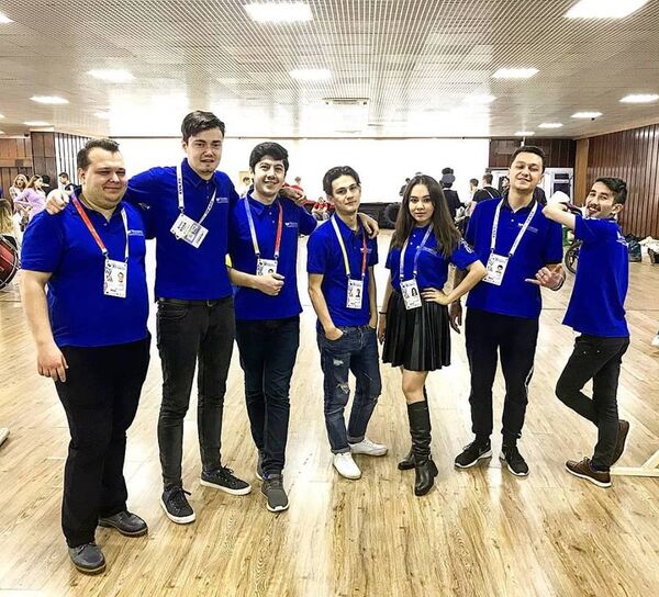 Узбекская команда КВН Like: хочется много денег и разорвать зал - Sputnik Узбекистан