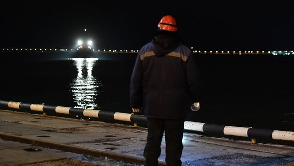 В Керченском проливе загорелись два судна - Sputnik Узбекистан