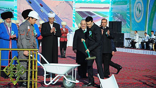 В Туркменистане начали строительство автобана - Sputnik Узбекистан