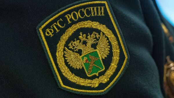 Шеврон на форме сотрудника Федеральной таможенной службы России - Sputnik Узбекистан