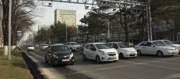 Автомобильное движение в Ташкенте Автомобильное движение в Ташкенте - Sputnik Ўзбекистон