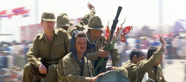 Начало поэтапного вывода ограниченного контингента советских войск из Афганистана Начало поэтапного вывода ограниченного контингента советских войск из Афганистана - Sputnik Узбекистан
