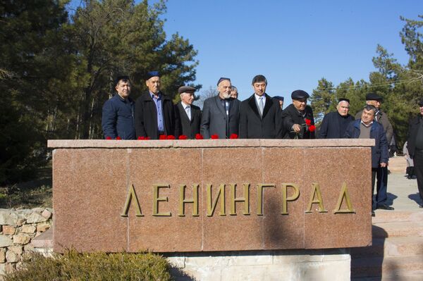 Память жива: Ташкент отметил 75-летие освобождения Ленинграда от блокады - Sputnik Узбекистан