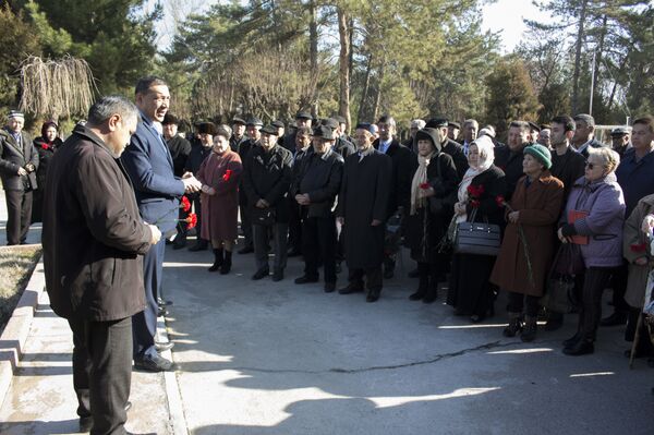 Память жива: Ташкент отметил 75-летие освобождения Ленинграда от блокады - Sputnik Узбекистан