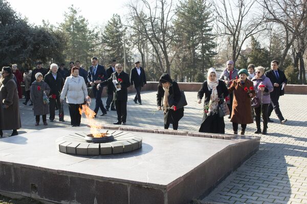 Память жива: Ташкент отметил 75-летие освобождения Ленинграда от блокады - Sputnik Узбекистан