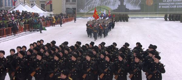 В Петербурге состоялся парад в честь 75-летия снятия блокады Ленинграда В Петербурге состоялся парад в честь 75-летия снятия блокады Ленинграда - Sputnik Узбекистан