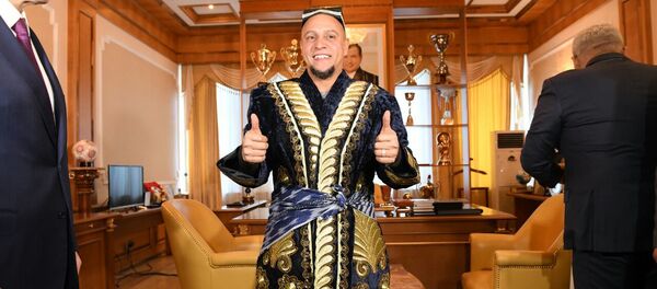 Футболист Роберто Карлос в Узбекистане Футболист Роберто Карлос в Узбекистане - Sputnik Ўзбекистон