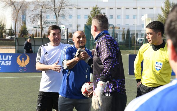 Роберто Карлос во время товарищеского матча в Ташкенте - Sputnik Узбекистан