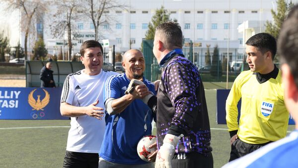 Робоерто Карлос во время товарищеского матча в Ташкенте - Sputnik Узбекистан