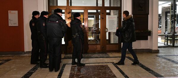 Обстановка у входа в Инженерный корпус Третьяковской галереи - Sputnik Узбекистан