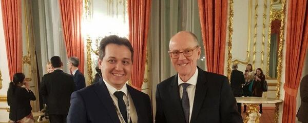 Министр народного образования Узбекистана Шерзод Шерматов и министр по школьным стандартам Великобритании Ник Гибб Министр народного образования Узбекистана Шерзод Шерматов и министр по школьным стандартам Великобритании Ник Гибб - Sputnik Узбекистан