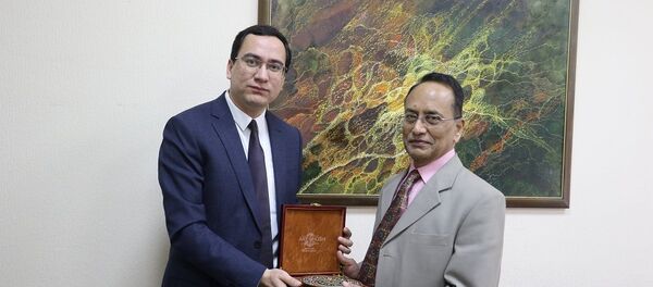 В Мининфокоме состоялась встреча с индийским экспертом Дж. Партасарати В Мининфокоме состоялась встреча с индийским экспертом Дж. Партасарати - Sputnik Узбекистан