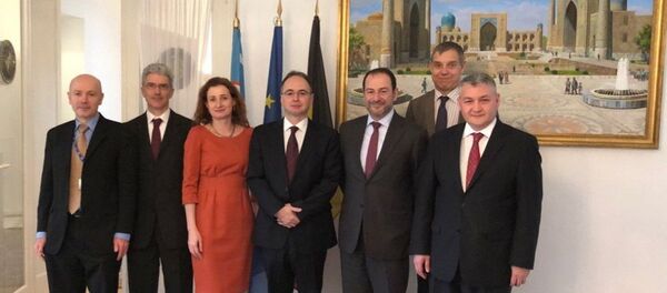 Посол Узбекистана при Евросоюзе Дильёр Хакимов встретился с делегацией ЕС Посол Узбекистана при Евросоюзе Дильёр Хакимов встретился с делегацией ЕС - Sputnik Узбекистан