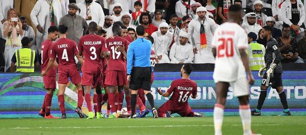 Сборная Катара в матче полуфинала Кубка Азии - 2019 против ОАЭ - Sputnik Узбекистан