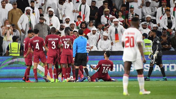 Сборная Катара в матче полуфинала Кубка Азии - 2019 против ОАЭ - Sputnik Узбекистан