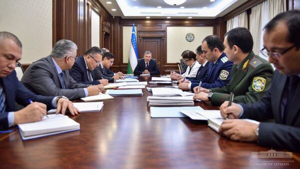 Шавкат Мирзиёев на совещании по валютной политике Узбекистана - Sputnik Узбекистан