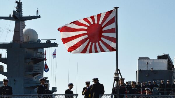 Моряки на палубе корабля Морских сил самообороны Японии - Sputnik Узбекистан