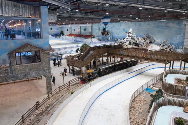 Воздушный шар и много снега: в Ташкенте открывается зимний парк развлечений Воздушный шар и много снега: в Ташкенте открывается зимний парк развлечений - Sputnik Узбекистан