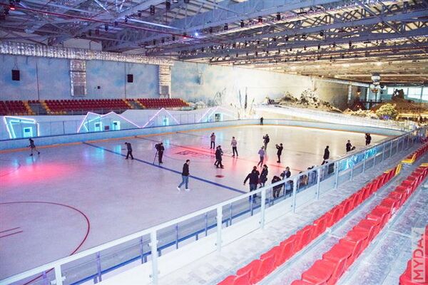 Воздушный шар и много снега: в Ташкенте открывается зимний парк развлечений Воздушный шар и много снега: в Ташкенте открывается зимний парк развлечений - Sputnik Узбекистан