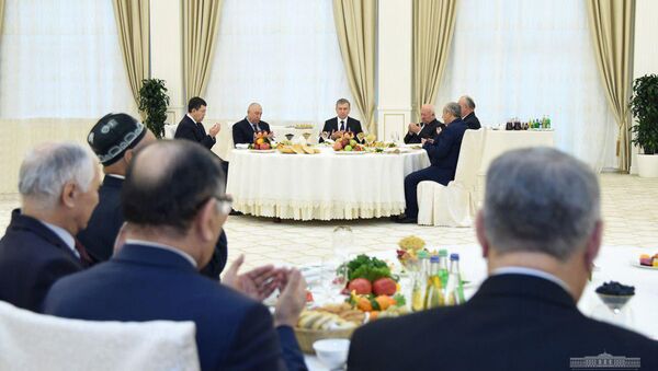 Шавкат Мирзиёев принял участие в мероприятии в связи с днем рождения первого президента Республики Узбекистан Ислама Каримова - Sputnik Узбекистан