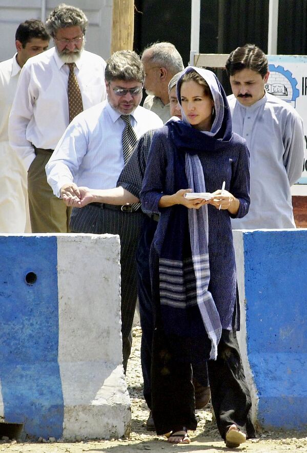 Актриса Анджелина Джоли в Пакистане  - Sputnik Ўзбекистон