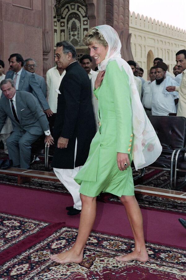 Prinsessa Uelskaya Diana u mecheti Badshaxi v Pakistane - Sputnik O‘zbekiston