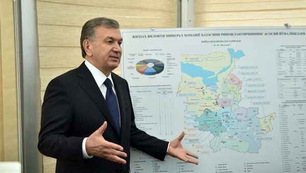 Prezident Respubliki Uzbekistan Shavkat Mirziyoyev posetil Farishskiy rayon Djizakskoy oblasti - Sputnik O‘zbekiston