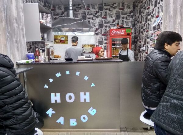 Чистое мясо и низкая цена: что в Душанбе думают об узбекском фастфуде - Sputnik Узбекистан