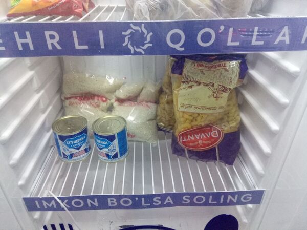 Добрый холодильник: в Ташкенте теперь можно взять бесплатные продукты Добрый холодильник: в Ташкенте теперь можно взять бесплатные продукты - Sputnik Узбекистан