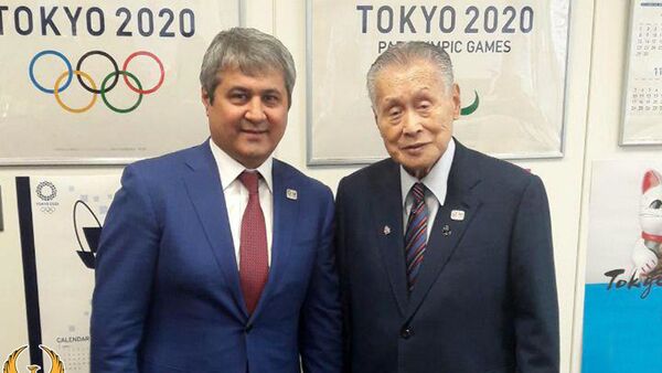 Председатель Организационного комитета Токио-2020 Йоширо Мори и делегация НОК Узбекистана - Sputnik Узбекистан