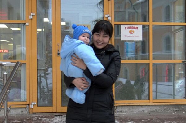 Элчихона ўзбекистонлик аёлга фарзандини қайтаришда ёрдам берди Элчихона ўзбекистонлик аёлга фарзандини қайтаришда ёрдам берди - Sputnik Ўзбекистон