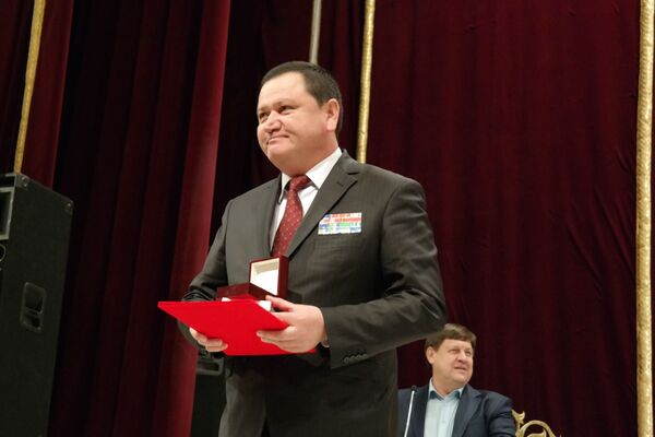 Хоким Ферганской области Шухрат Ганиев награжден орденом За службу Родине - Sputnik Узбекистан