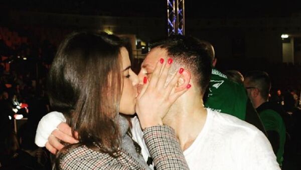 Итальянский боксер Томмазоне сделал предложение девушке после проигранного боя - Sputnik Узбекистан