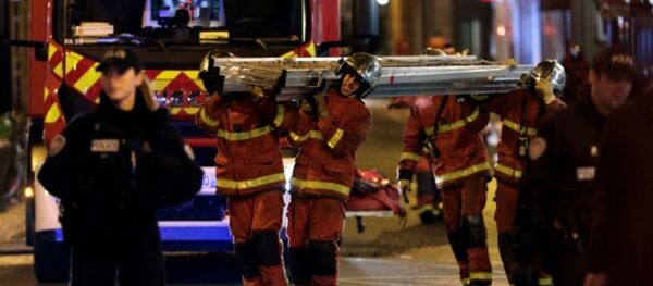 Pojar v vosmietajnom jilom dome na ulitse Erlanje v Parije - Sputnik O‘zbekiston