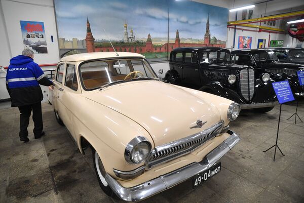Автомобили в музее киноконцерна Мосфильм - Sputnik Узбекистан